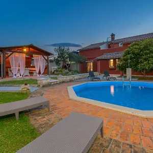 Villa Carla With Private Pool & Kids Playground - Pet Friendly